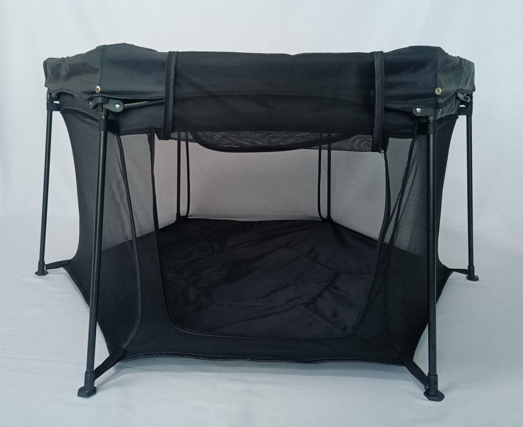 New hexagonal floor-standing playpen